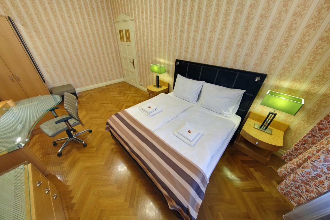 Krysztalowy *